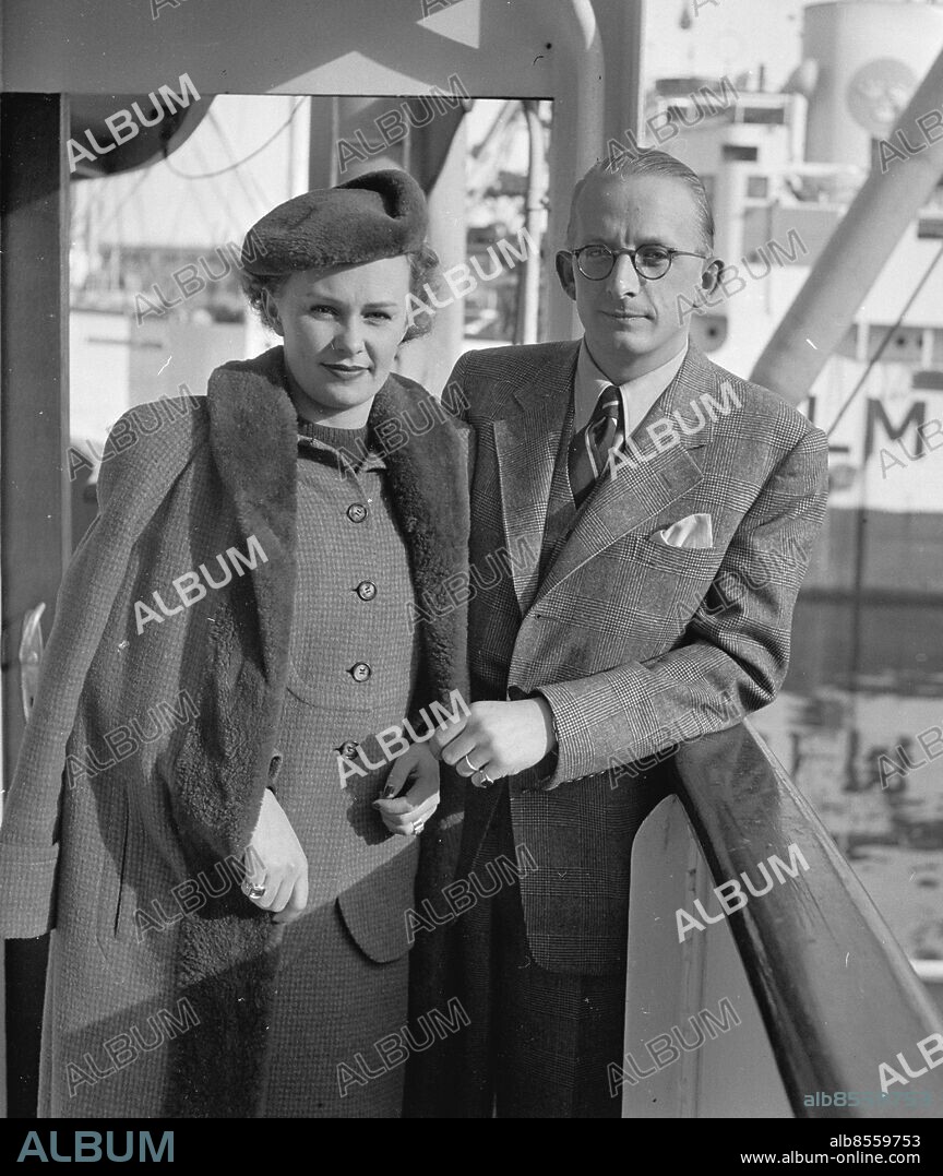 Skeppsredare Dan-Axel Broström med hustru Ulla (född Holm) anländer med lejdbåten Mangalore Februari 1945 *** Local Caption *** GP feb1945_373. KAMERAREPORTAGE.