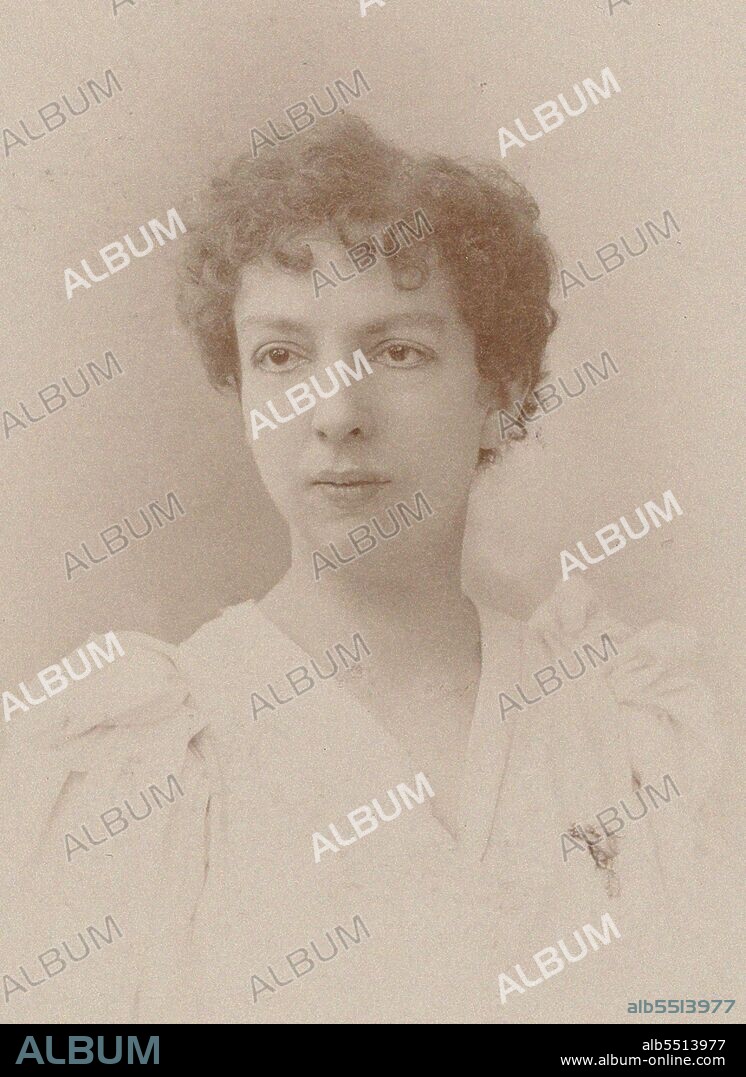 PHOTO STUDIO NADAR. Portrait of the pianist and composer Cécile Chaminade (1857-1944).