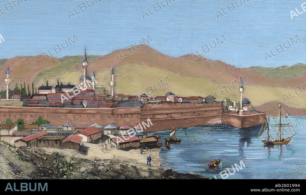 HISTORIA DE ALBANIA. SIGLO XIX. "VISTA DE LA CIUDAD DE YANINA, CUYA CESION A GRECIA REHUSA EL GOBIERNO DE TURQUIA". Algunos territorios albaneses pertenecientes al Imperio Otomano fueron asignados a Grecia por el Congreso de Berlín (1878). Grabado coloreado de "La Ilustración Española y Americana" por Rico, 1880.