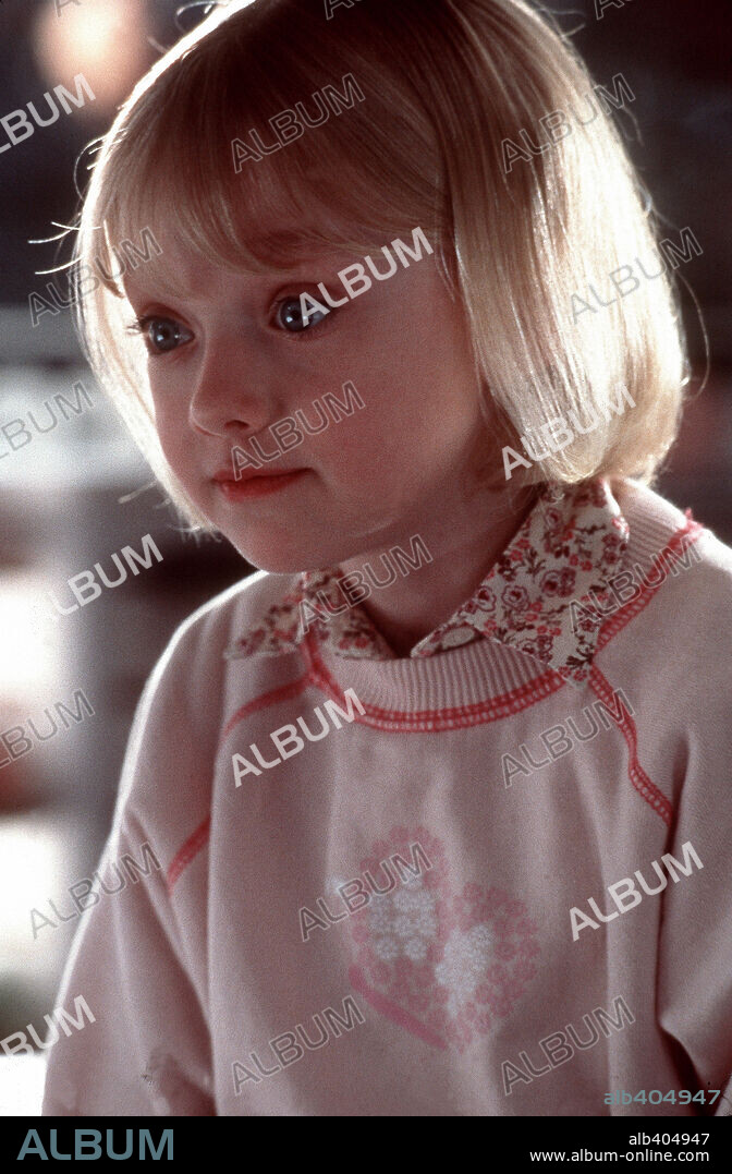 DAKOTA FANNING in I AM SAM, 2001. Copyright NEW LINE CINEMA / SEBASTIAN, LOREY.