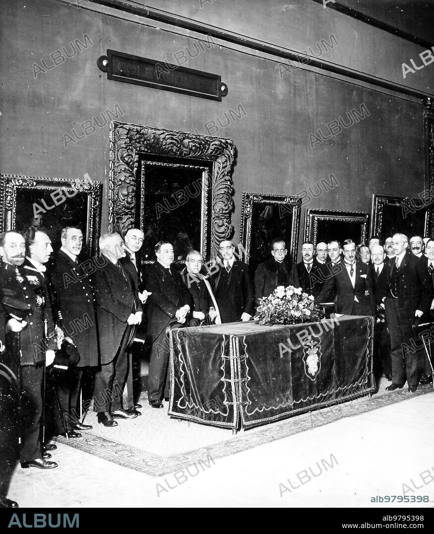 1921. Barcelona. En el palacio de Bellas Artes. Solemne acto inaugural de la exposición de arte belga en el salón de la Reina regente.