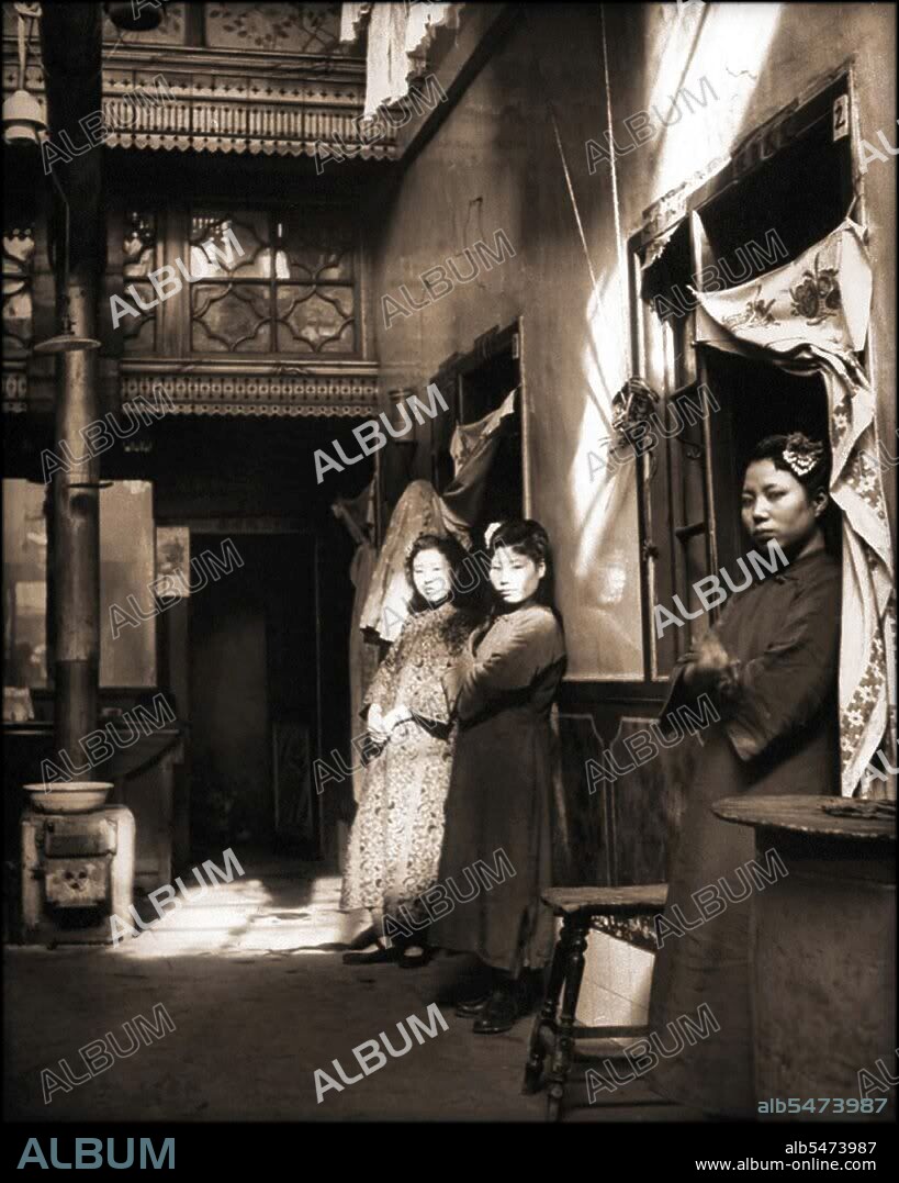 Fuzhou Road and the surrounding side streets and alleys emerged as the main centre of street prostitution in Shanghai during the 1890s, and by the 1920s was notorious as the city's largest 'red light' area (although traditionally Chinese indicated such areas not with red lights, but with green lanterns. Much of the prostitution was controlled by criminal organisations such as the infamous 'Green Gang' run by Du Yuesheng and his henchmen.