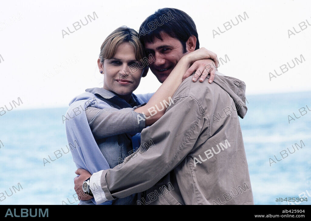 ANTONIA SAN JUAN y SERGI LOPEZ en ATAQUE VERBAL, 1999, dirigida por MIGUEL ALBALADEJO. Copyright ICONICA/FREEDONIA PRODUCCIONES / LLUCH, MISCHA.