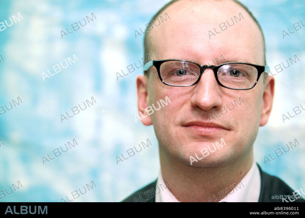 STEVEN SODERBERGH. November 17, 2002 - Hollywood, California, U.S. - STEVEN SODERBERGH attends a press photocall for 'Solaris' in Hollywood. (Credit Image: © Armando Gallo/ZUMA Studio).