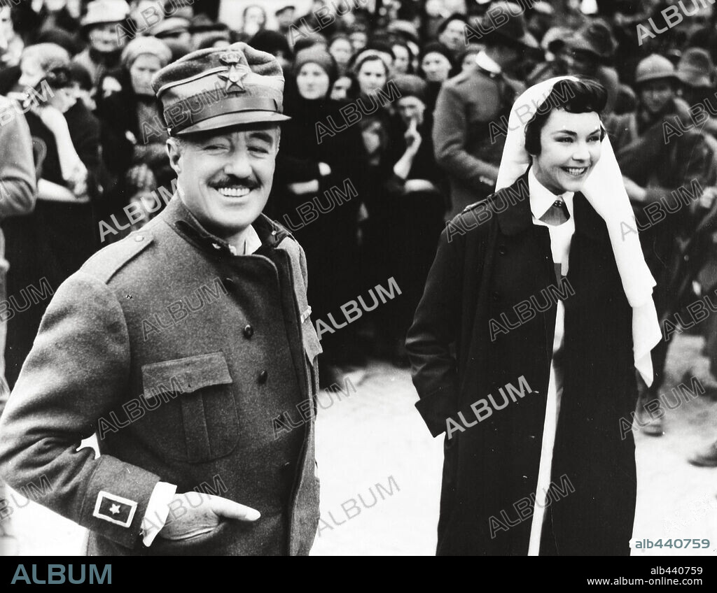 Con Jennifer Jones y VITTORIO DE SICA. JENNIFER JONES y VITTORIO DE SICA en ADIÓS A LAS ARMAS, 1957 (A FAREWELL TO ARMS), dirigida por CHARLES VIDOR. Copyright 20TH CENTURY FOX.