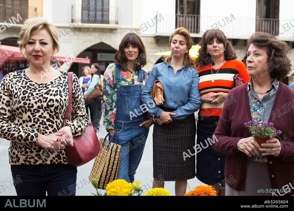 BELEN CUESTA, CARMEN MACHI, CARMEN RUIZ, JULIETA SERRANO and YOLANDA RAMOS in VILLAVICIOSA DE AL LADO, 2016, directed by NACHO G. VELILLA. Copyright ATRESMEDIA CINE/ PRODUCCIONES APARTE / VERGNE, JULIO.