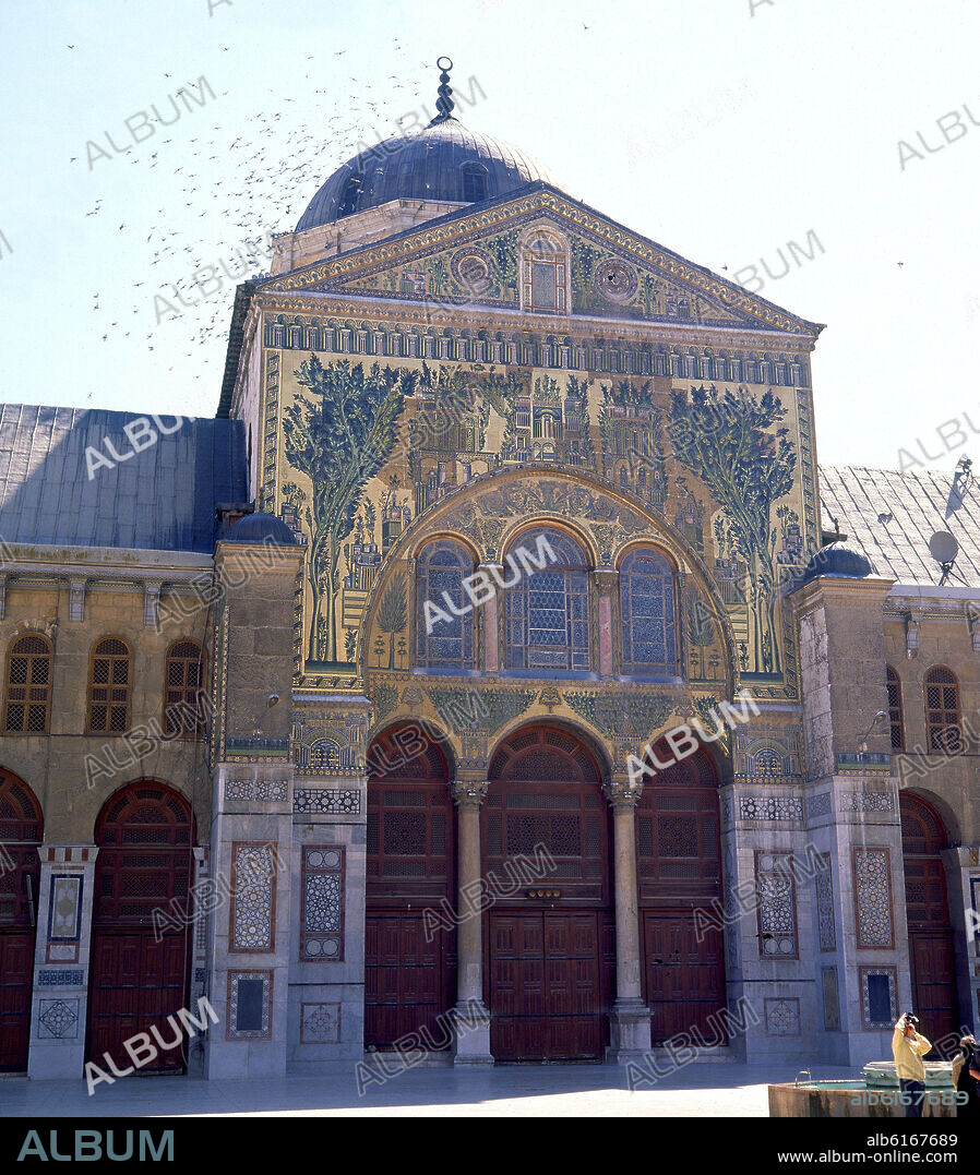 INTERIOR - FRONTISPICIO DEL TRANSEPTO CON MOSAICO BIZANTINO - PORTICO OESTE - SIGLO VIII.