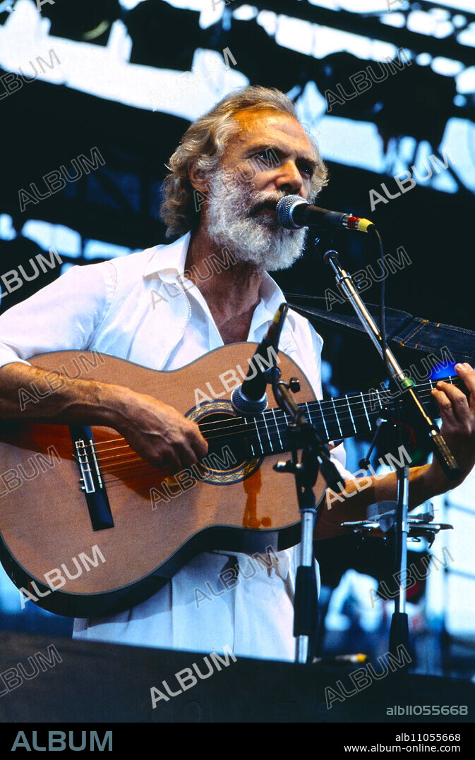 Georges Moustaki, French Chanson singer, songwriter, composer and lyricist, performance in Germany, 1981. Georges Moustaki, French Chanson singer, songwriter, composer and lyricist, performance, Germany, 1981.