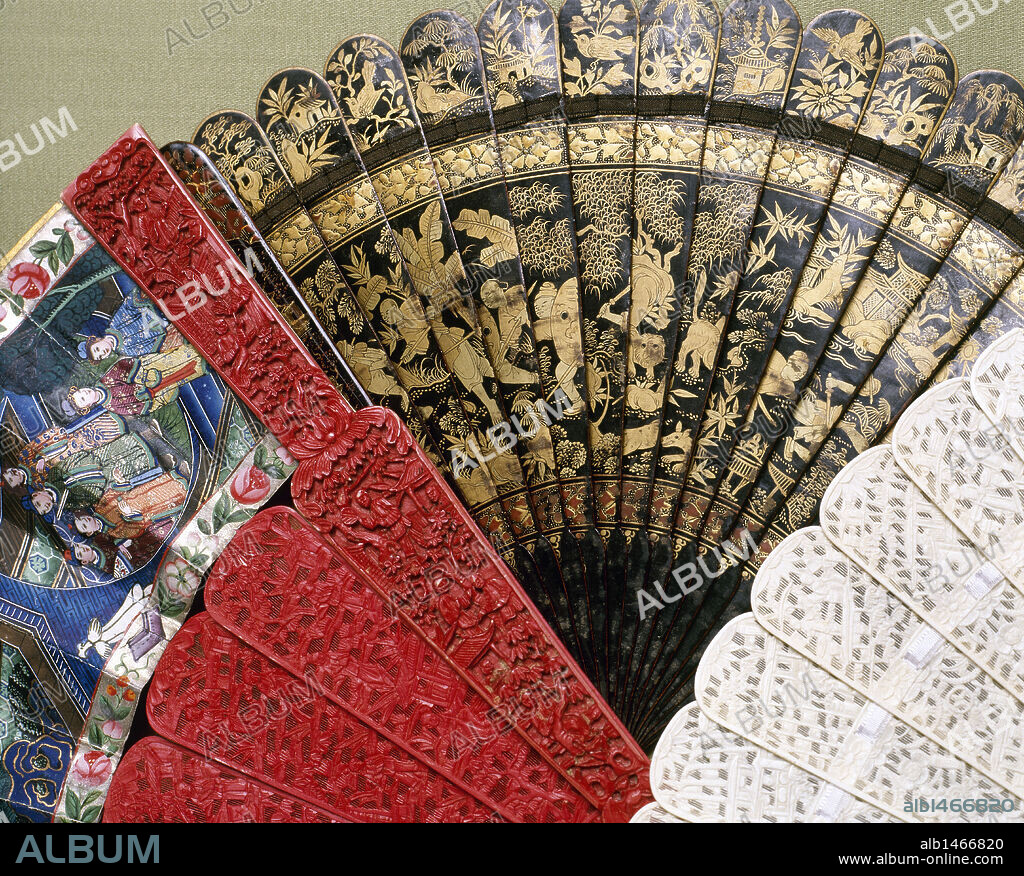 ARTE SIGLO XIX. ESPAÑA. Colección de ABANICOS de los siglos XVIII y XIX, adornados con motivos orientales. Palacio Real. Madrid.