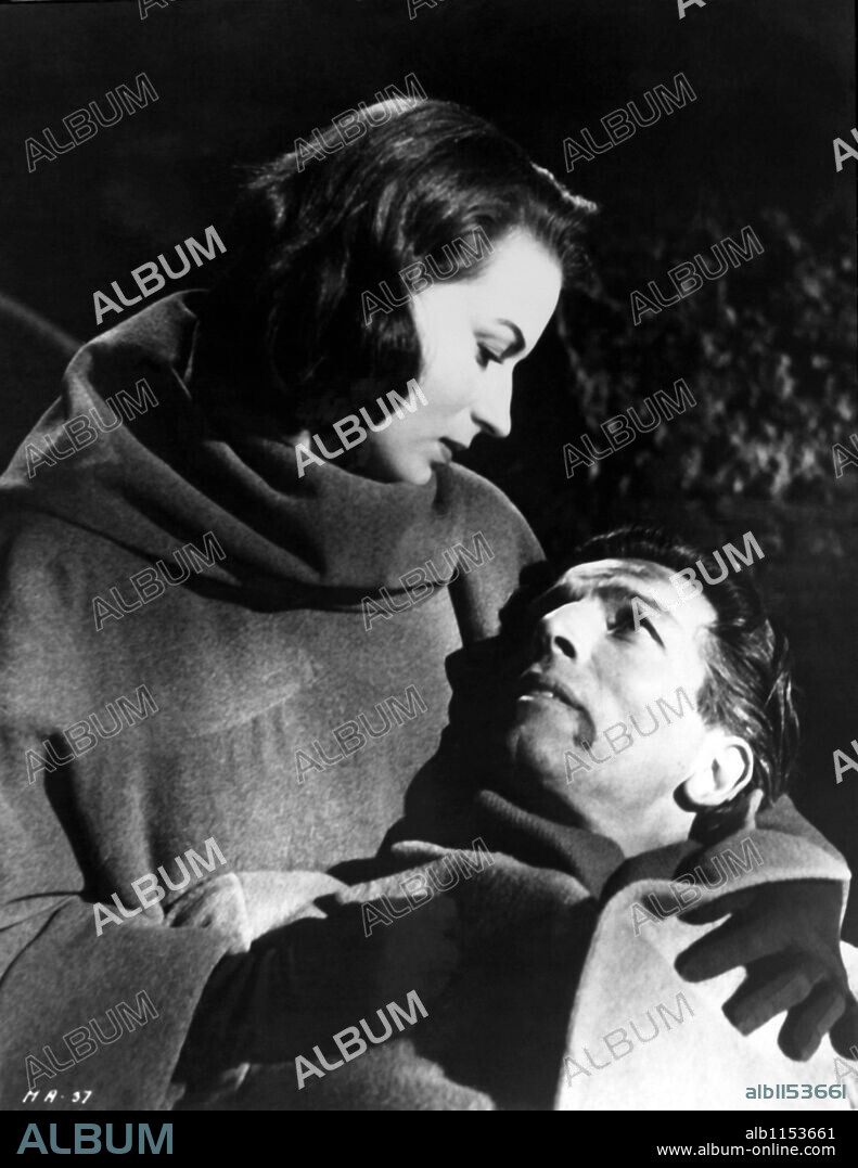 MICHAEL RENNIE y SILVANA MANGANO en MAMBO, 1954, dirigida por ROBERT ROSSEN. Copyright PARAMOUNT PICTURES.