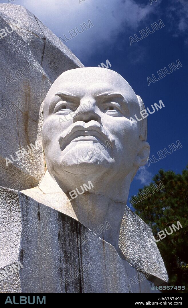 Cuba: Monument to Vladimir Ilyich Lenin, born Vladimir Ilyich Ulyanov (1870-1924), in Parque Lenin (Lenin Park), Havana. Monument created by Soviet Realist sculptor Lev Kerbel (1917 - 2003).<br/><br/>. Vladimir Ilyich Lenin, born Vladimir Ilyich Ulyanov (22 April 1870 21 January 1924) was a Russian communist revolutionary, politician and political theorist. He served as the leader of the Russian Soviet Federative Socialist Republic from 1917, and then concurrently as Premier of the Soviet Union from 1922, until his death.