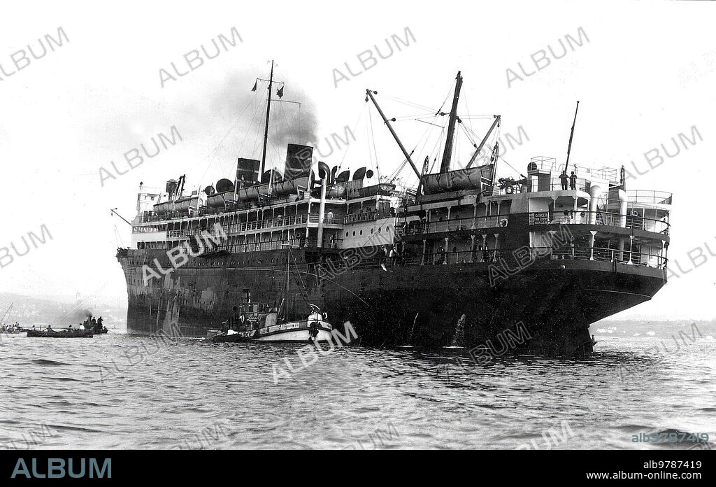 14 septiembre 1920. Vigo. Buque Embarrancado.
El transatlántico Norteamericano "Siboney" Embarrancado por dentro del Faro-baliza de la Borneira.
(foto Pacheco).