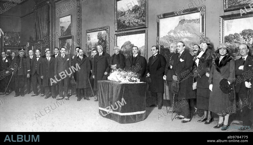 Noviembre 1921. Barcelona. En el palacio de Bellas Artes. Acto inaugural de la exposición de Paisajes Catalanes, Organizada por el real círculo artístico.