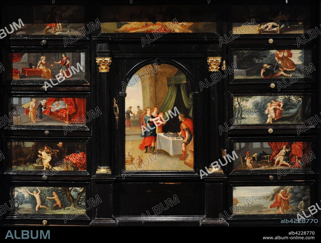 Escritorio. Amberes (?), hacia 1650. La decoración pictórica ofrece una visión calvinista del concepto de amor y belleza a través de un recorrido moralizante por las Metamorfosis de Ovidio. Detalle. En el centro de la cajonera se representa una escena de la historia de Tereo, el momento en que las hermanas Procne y Filomena ofrecen al rey de Tracia su hijo de cena en pago de su infidelidad. Madera de ébano y cobre. Museo Lázaro Galdiano. Madrid. España.