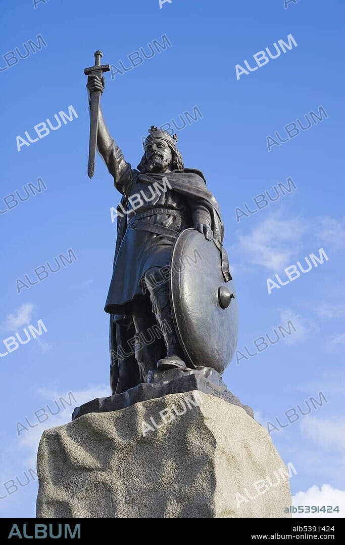 Hamo Thornycroft's statue of King Alfred the Great, Broadway, Winchester, Hampshire, England, United Kingdom, Europe.