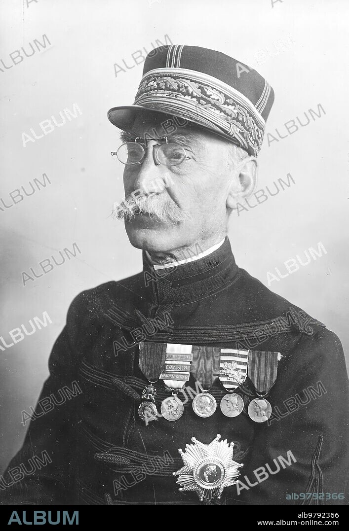 Agosto 1914. El nuevo gobernador militar de Paris, general Gallieni.