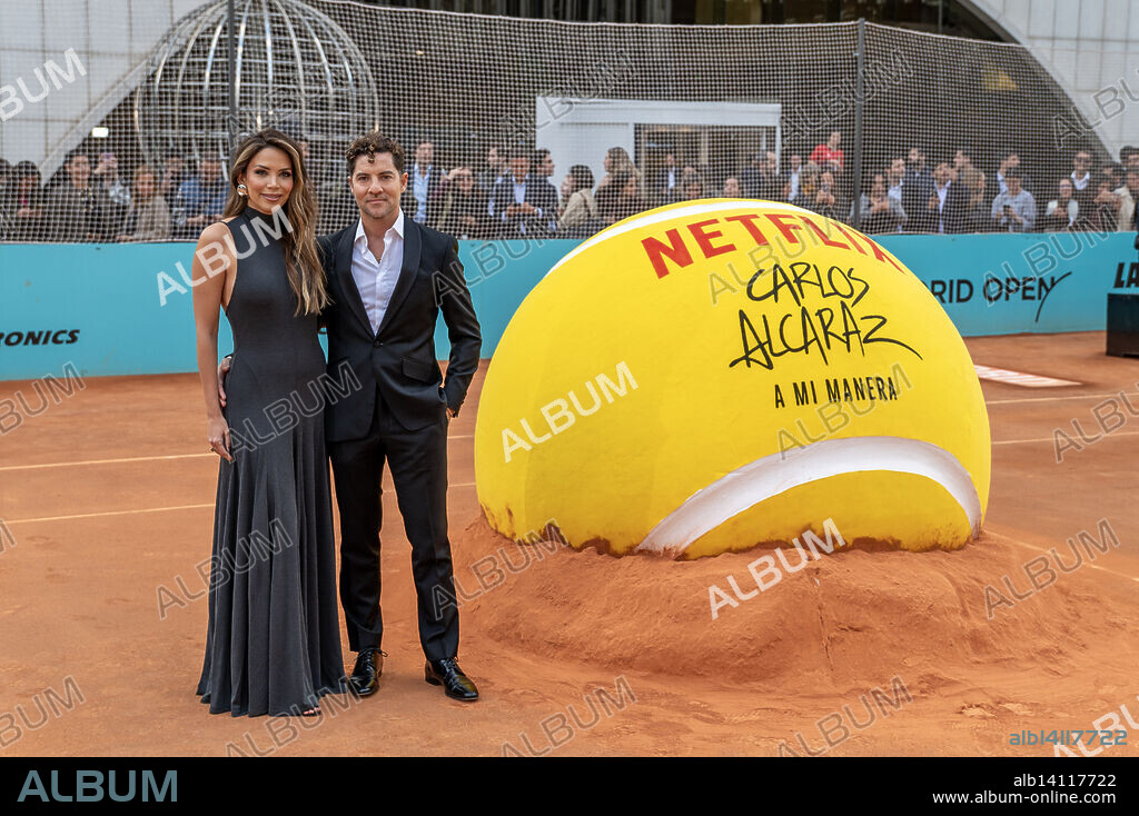 DAVID BISBAL, Rosanna Zanetti und ROSANNA ZANETTI AND DAVID BISBAL. April 22, 2025, Madrid, Madrid, Spain: DAVID BISBAL and ROSANNA ZANETTI poses during the photocall prior to the Netflix Film presentation of âCARLOS ALCARAZ: A MI MANERAâ outside the Torre Picasso on April 22, 2025, in Madrid, Spain. (Credit Image: © Oscar Manuel Sanchez/ZUMA Press Wire).
