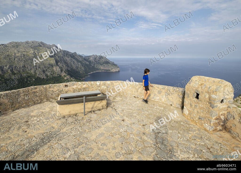 Torre de sa Mola de Tuent ,1596, Escorca, Paraje natural de la Serra de Tramuntana, Mallorca, balearic islands, Spain.