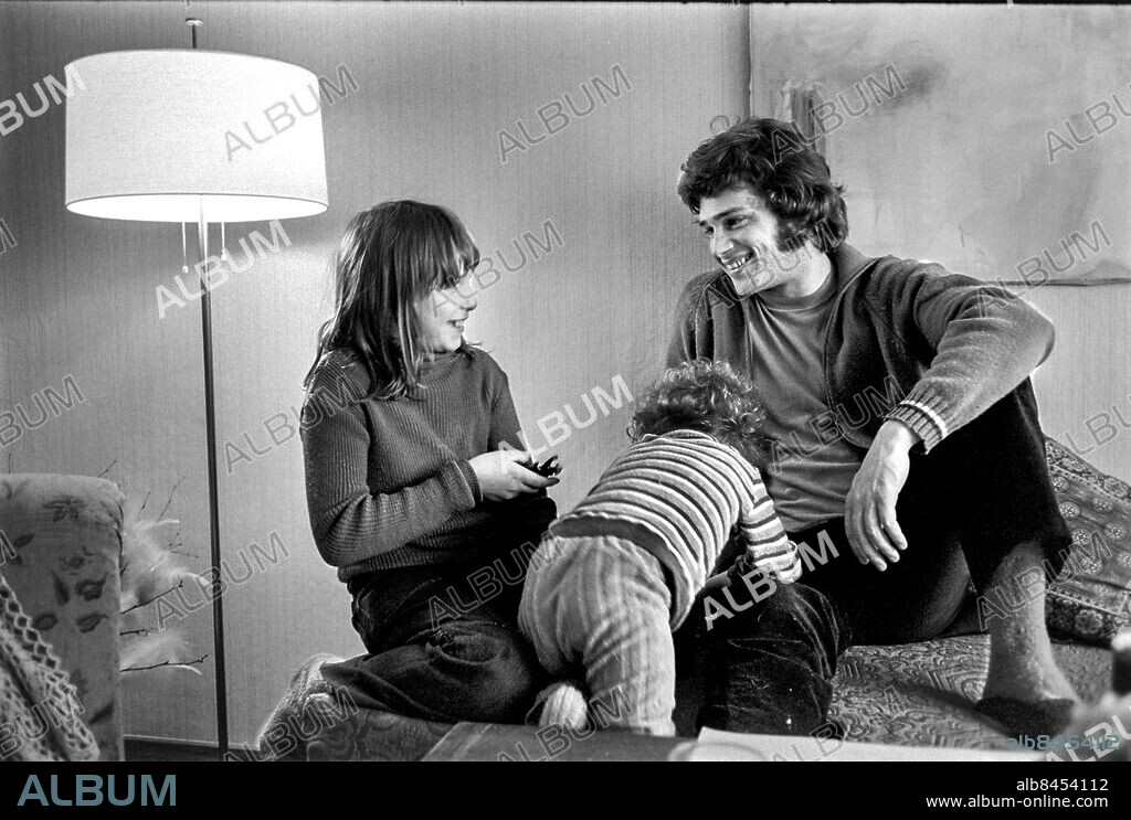 STOCKHOLM 1971-03-16.. Inspelning av NÄR ARNE LARMADE BRANDKÅREN. TV-film av Torbjörn Ehrnvall och Rolf Knutsson efter en berättelse av Gunnar Västberg.. Sänt första gången 1971-04-07.. Här ses bl.a. skådespelarna Torkel Knutsson (tv), som Arne, och Stig Engström (th), som Lennart.. Foto: Bertil S-son Åberg / RiR / SVT / Kod: 5600. Bild och reportage publ. i RiR 15/71 sid. 13-15, 55.. RiR 20105 sv/v neg.