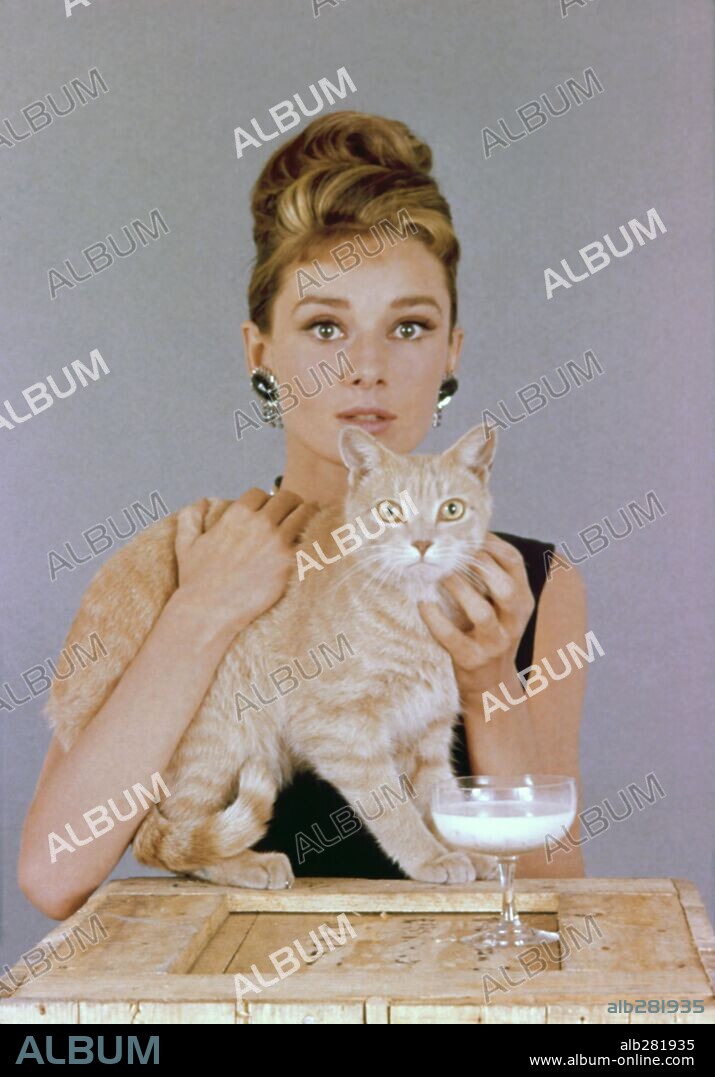 AUDREY HEPBURN in BREAKFAST AT TIFFANY'S, 1961, directed by BLAKE EDWARDS. Copyright PARAMOUNT PICTURES.