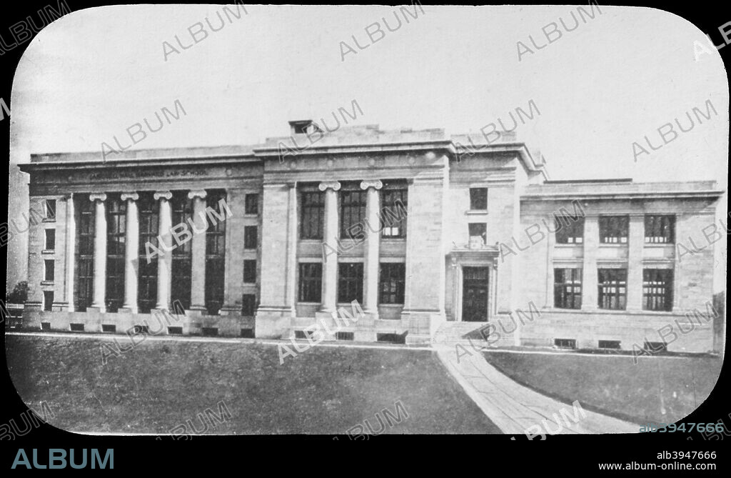 Law School, Harvard University, Cambridge, Massachusetts, USA, early 20th century. Founded in 1817, Harvard Law School is the oldest continuously operating law school in the United States. The largest building onits campus, Langdell Hall, was completed in 1907. Lantern slide.