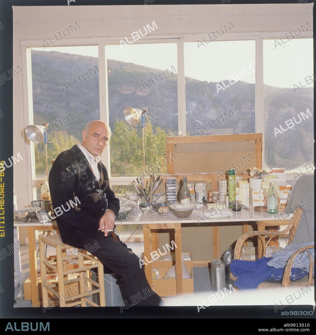 February 1990. Antonio Saura in his studio.