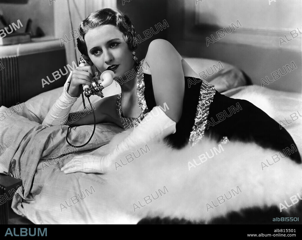 BARBARA STANWYCK en AMOR PROHIBIDO, 1932 (FORBIDDEN), dirigida por FRANK CAPRA. Copyright COLUMBIA PICTURES.
