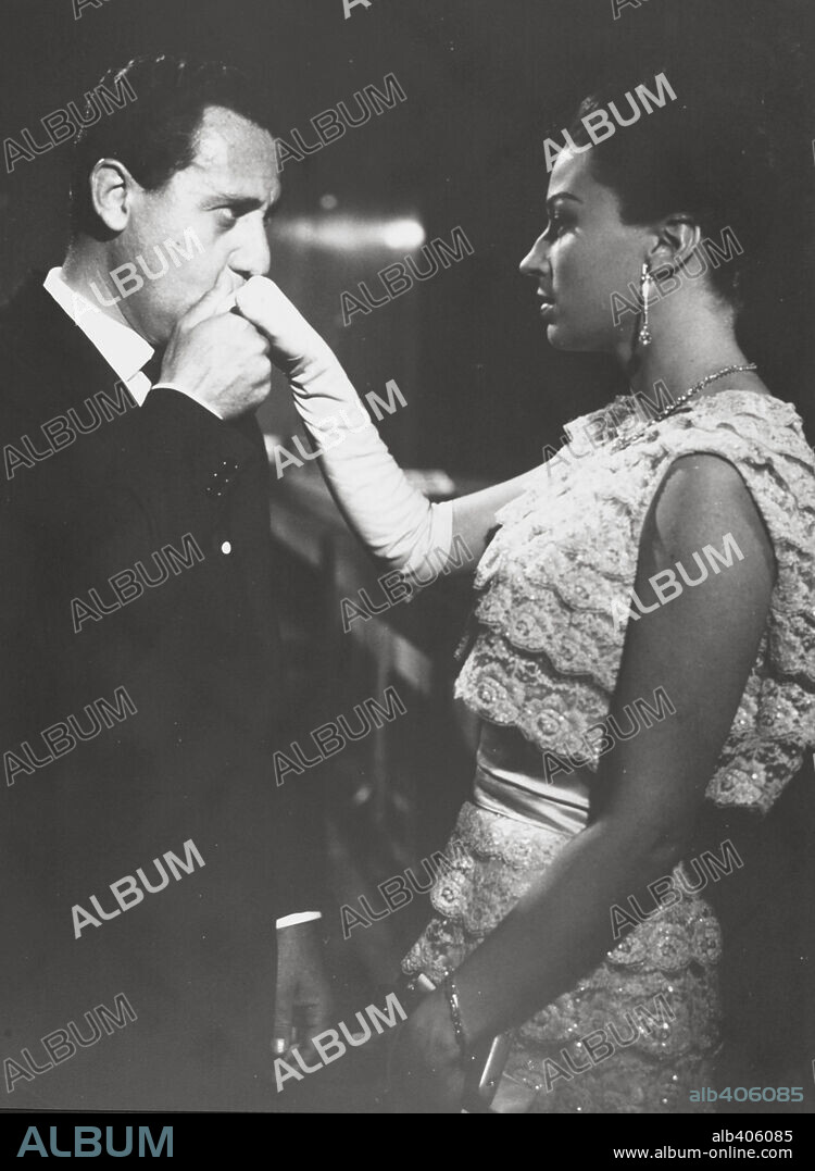 ALBERTO SORDI and SILVANA MANGANO in MY WIFE, 1964 (LA MIA SIGNORA), directed by LUIGI COMENCINI and TINTO BRASS. Copyright DINO DE LAURENTIIS.
