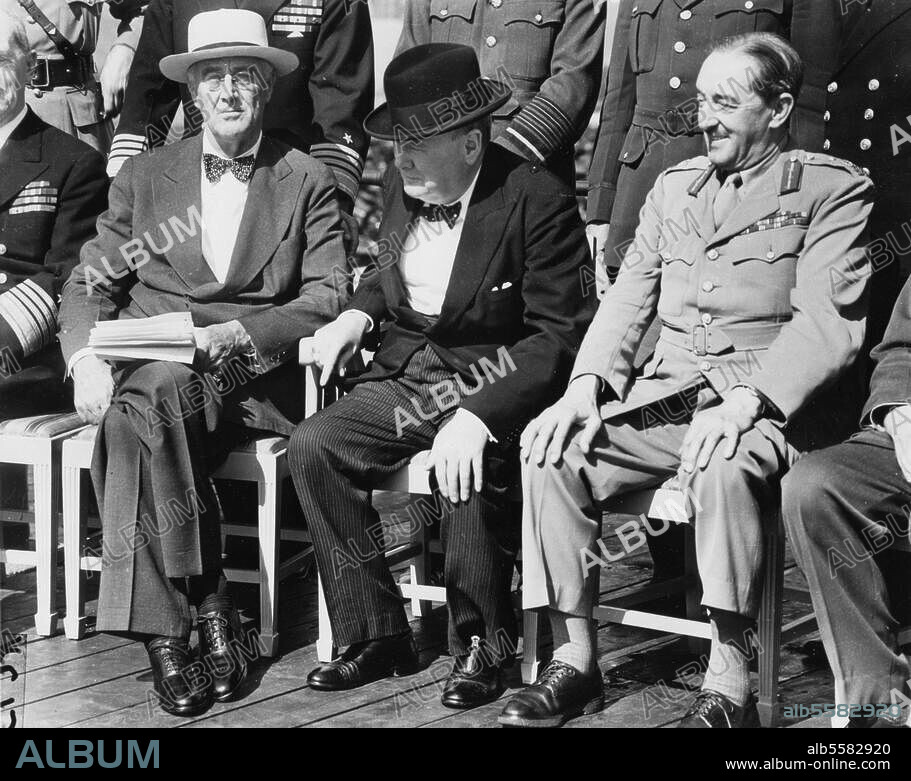 World War II / 2nd Quebec Conference. (Octagon Conference), 11-16/9/1944. (US pres. F.D.Roosevelt and British PM W.Churchill decide on the zone borders between east and west; signing of the first zone protocol). Press conference in the fortress: From left: Roosevelt, Churchill, Field Marshall Sir Alan Brooke. Photo, 9/1944.
