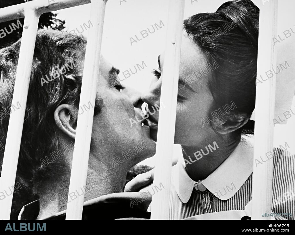 MICHAEL CAINE in ALFIE, 1966, directed by LEWIS GILBERT. Copyright PARAMOUNT PICTURES.