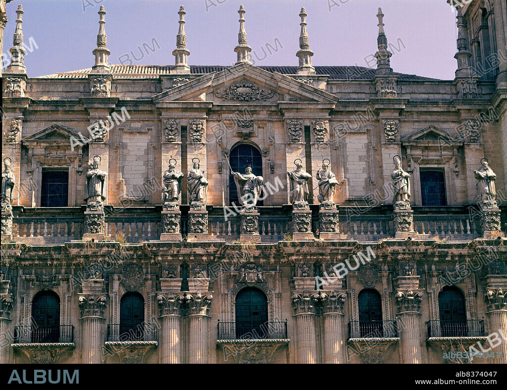 EUFRASIO LOPEZ ROJAS (1628-1684). DET- FACHADA PRINCIPAL CON ESCULTURAS DE PEDRO ROLDAN - 1694 FACHADA NORTE - FOTO AÑOS 60.