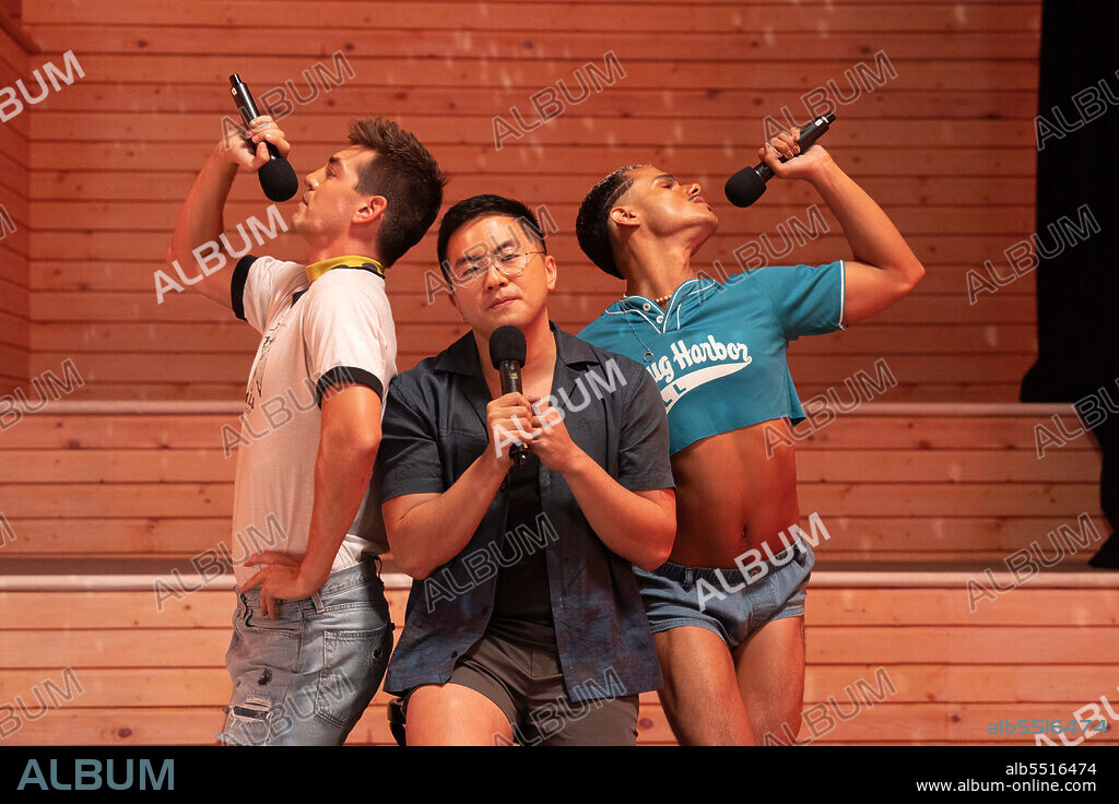 BOWEN YANG and ZANE PHILLIPS in FIRE ISLAND, 2022, directed by ANDREW AHN. Copyright Jax Media / Searchlight Pictures.