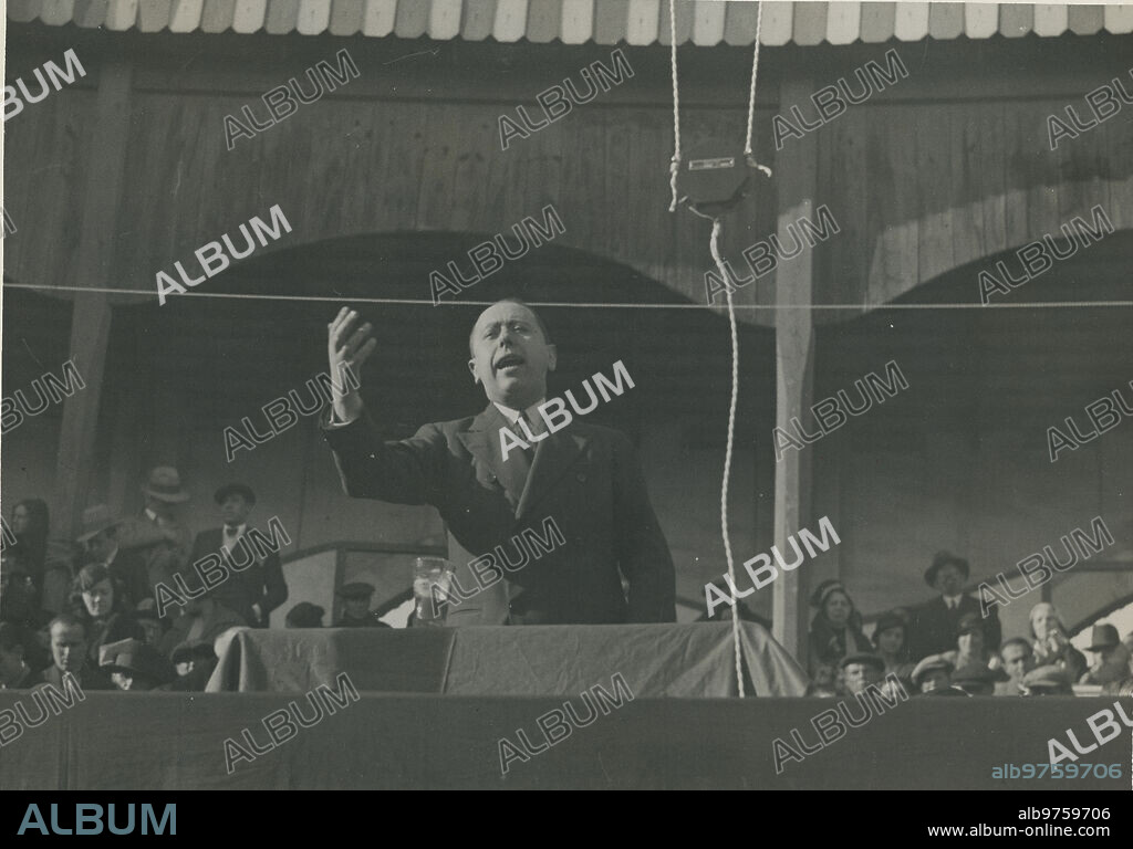 Vich (Barcelona), 12/13/1931. José María Gil Robles giving a speech in the Plaza de Toso in the city of Barcelona.