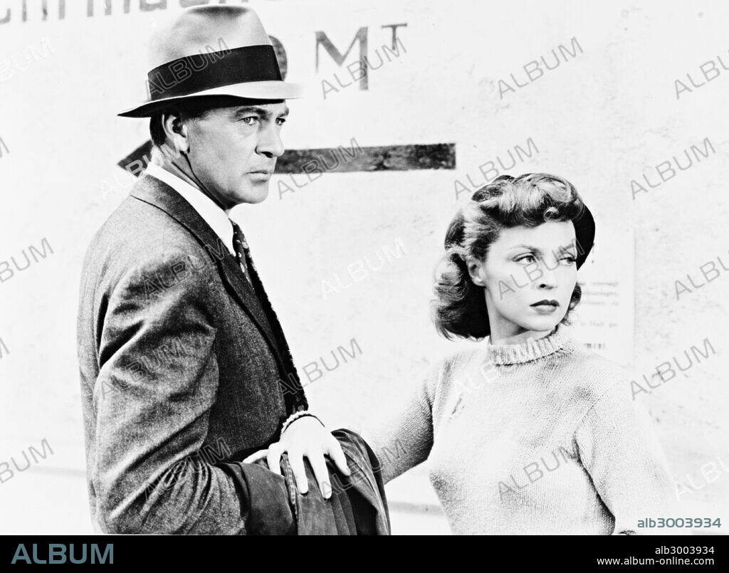 GARY COOPER y LILLI PALMER en CLANDESTINO Y CABALLERO, 1946 (CLOAK AND DAGGER), dirigida por FRITZ LANG. Copyright WARNER BROTHERS.