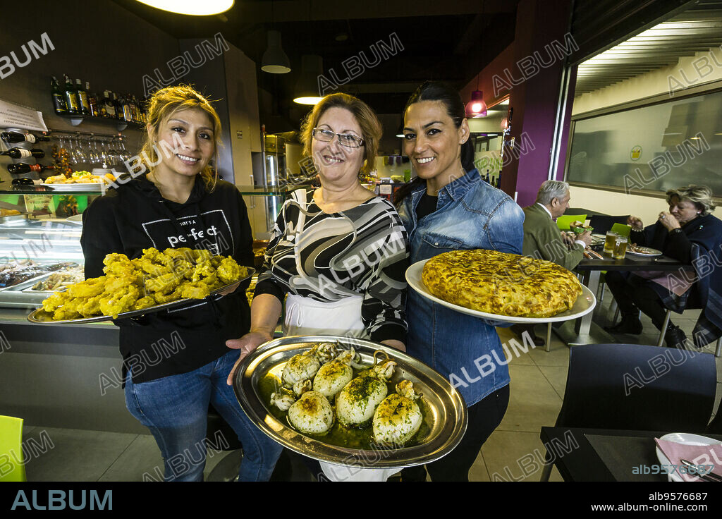 bar de Dalt Olivar, tapas y comidas , mercado del Olivar, Palma, Mallorca, Balearic Islands, Spain.