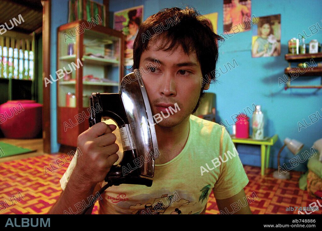 CITIZEN DOG, 2004 (MAH NAKORN), directed by WISIT SASANATIENG. Copyright FIVE STAR PRODUCTION.