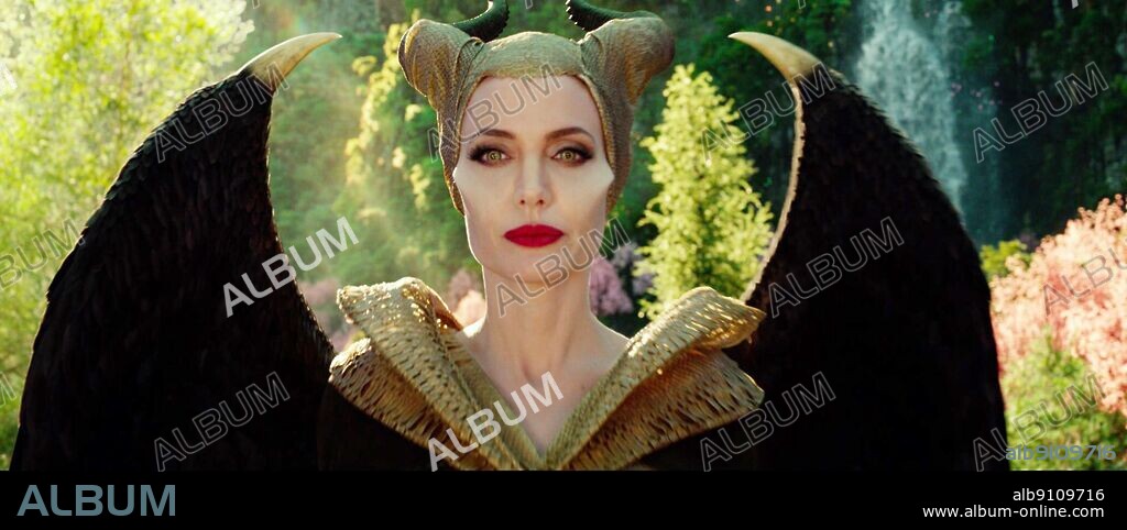 ANGELINA JOLIE en MALEFICA: MAESTRA DEL MAL, 2019 (MALEFICENT: MISTRESS OF EVIL), dirigida por JOACHIM RONNING. Copyright WALT DISNEY PICTURES.