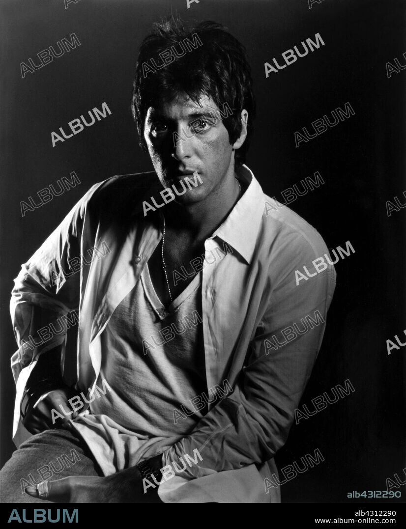 AL PACINO in DOG DAY AFTERNOON, 1975, directed by SIDNEY LUMET. Copyright WARNER BROTHERS.