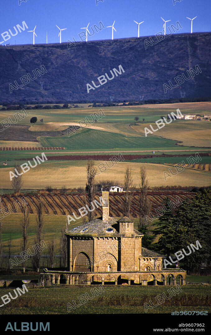 Santa Maria de Eunate(Romanico s.XII) y parque eolico del perdon al fondo.Muruzabal.Navarra.España.