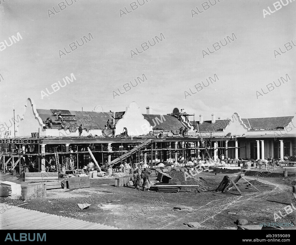 Government House, Salisbury, Rhodesia (now Harare, Zimbabwe), under construction. It was designed in the 'Cape Dutch' colonial style by the Edwardian architect Detmar Blow. Note the Black work force.