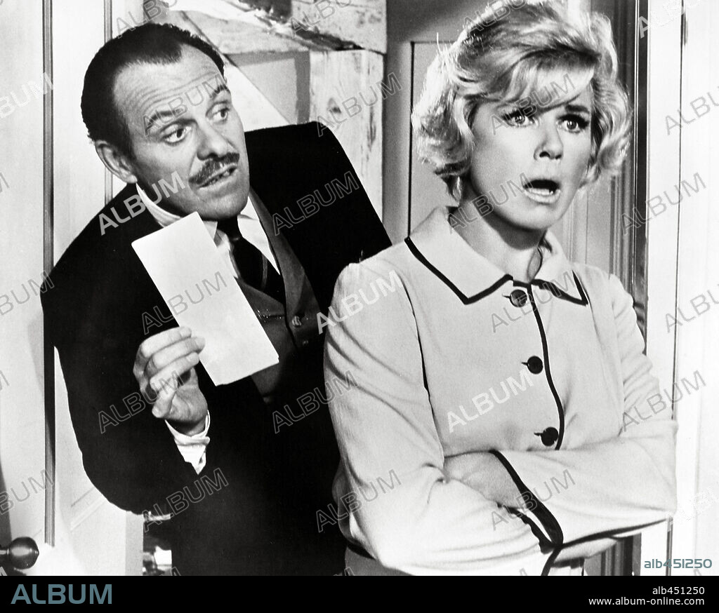 DORIS DAY und TERRY-THOMAS in WHERE WERE YOU WHEN THE LIGHTS WENT OUT?, 1968, unter der Regie von HY AVERBACK. Copyright M.G.M.