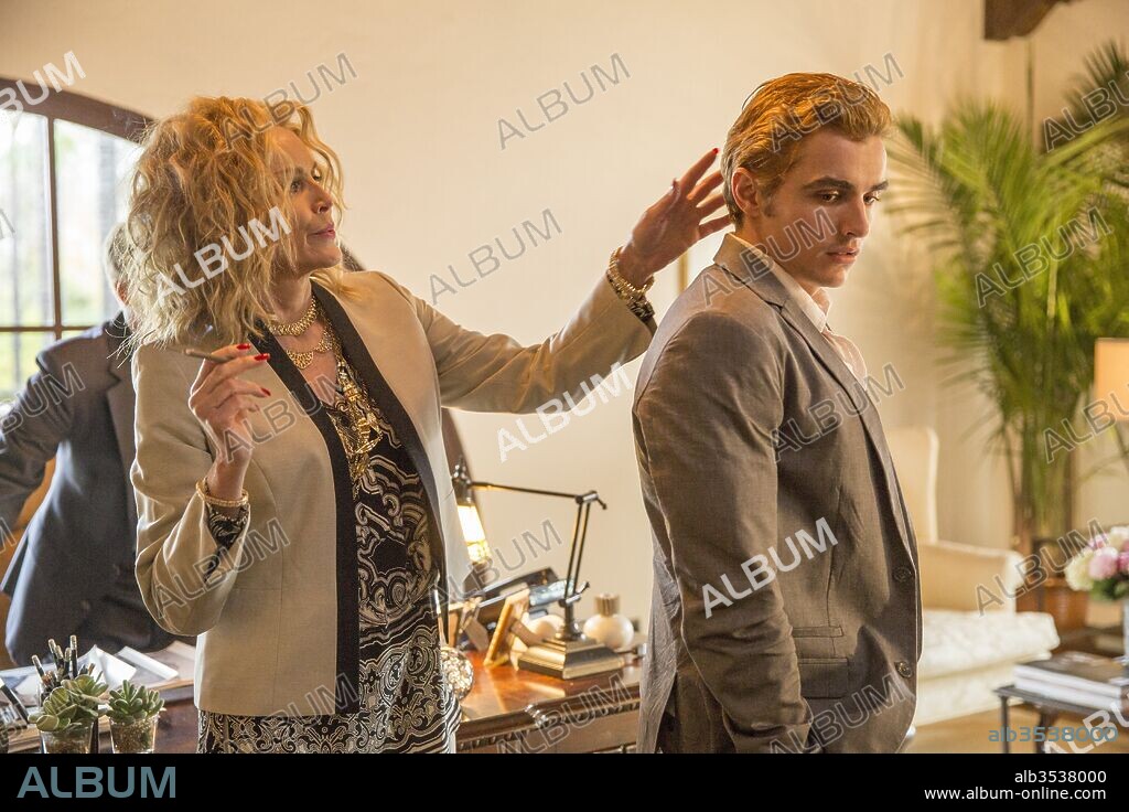 DAVE FRANCO y SHARON STONE en THE DISASTER ARTIST, 2017, dirigida por JAMES FRANCO. Copyright GOOD UNIVERSE/NEW LINE CINEMA/POINT GREY PIC/RABBITBANDINI P / MINTZ, JUSTINA.