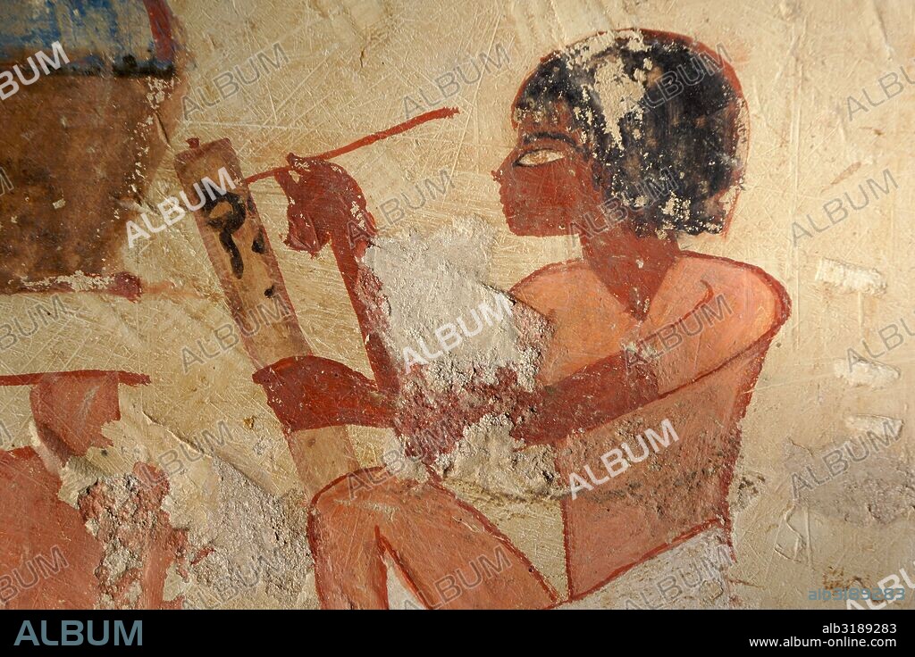 Egipto. Tumba 56 Userhat. Está situada en Sheij Abd el-Qurna, formando parte de la necrópolis tebana, en la orilla oeste del Nilo, frente a Luxor.2 Es el lugar de enterramiento del funcionario civil del Antiguo Egipto, Userhat, que fue escriba real y niño de la guardería real (niño de Kep), durante el reinado de Amenhotep II, de la dinastía XVIII. También se enterró su esposa Mutneferet.