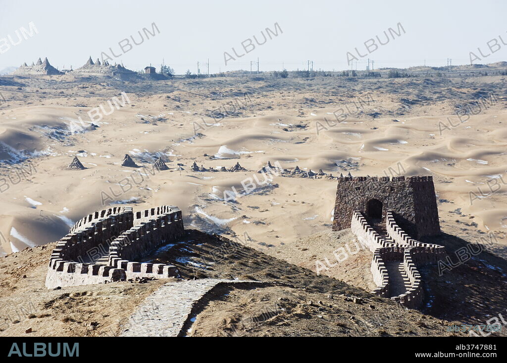 Great Wall of China at Tengger desert sand dunes in Shapotou near Zhongwei, UNESCO World Heritage Site, Ningxia Province, China, Asia.