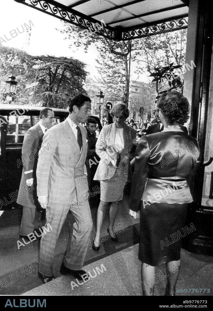April 21, 1987. The Princes of Wales, Charles and Diana, arrive at the Ritz Hotel in Madrid to attend a fashion show by British designers.