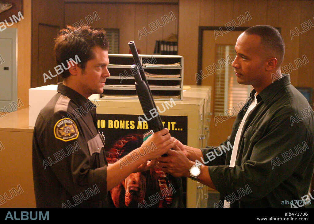 DWAYNE "THE ROCK" JOHNSON and JOHNNY KNOXVILLE in WALKING TALL, 2004, directed by KEVIN BRAY. Copyright METRO GOLDWYN MAYER / AKESTER, BOB.