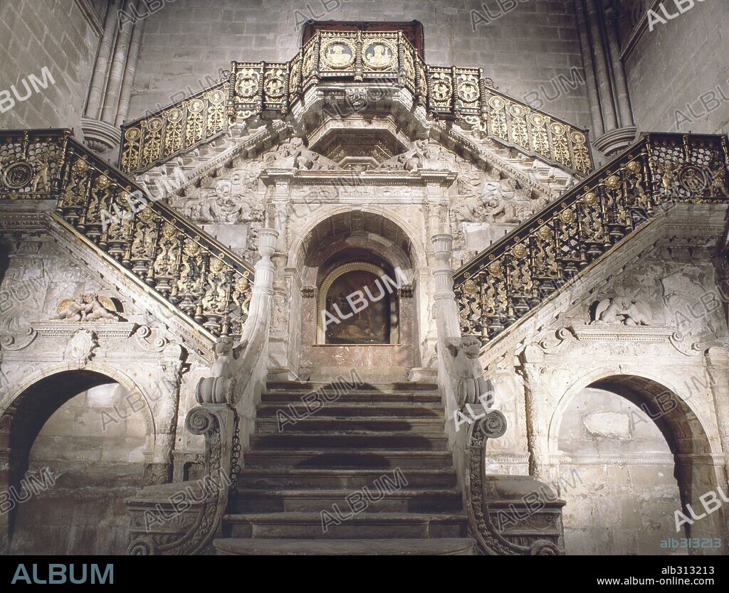 DIEGO DE SILOÉ. Catedral de Burgos, iniciada en el año 1221 y finalizada en el s.XVI. Detalles de la Escalera Dorada, en el interior de la catedral.