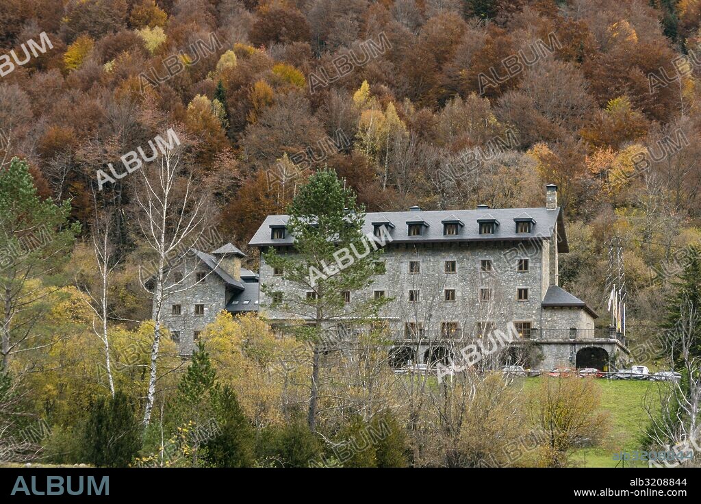 Parador nacional de turismo Monte Perdido, valle de Pineta, parque nacional de Ordesa y Monte Perdido, Provincia de Huesca, Comunidad Autónoma de Aragón, cordillera de los Pirineos, Spain, europe.