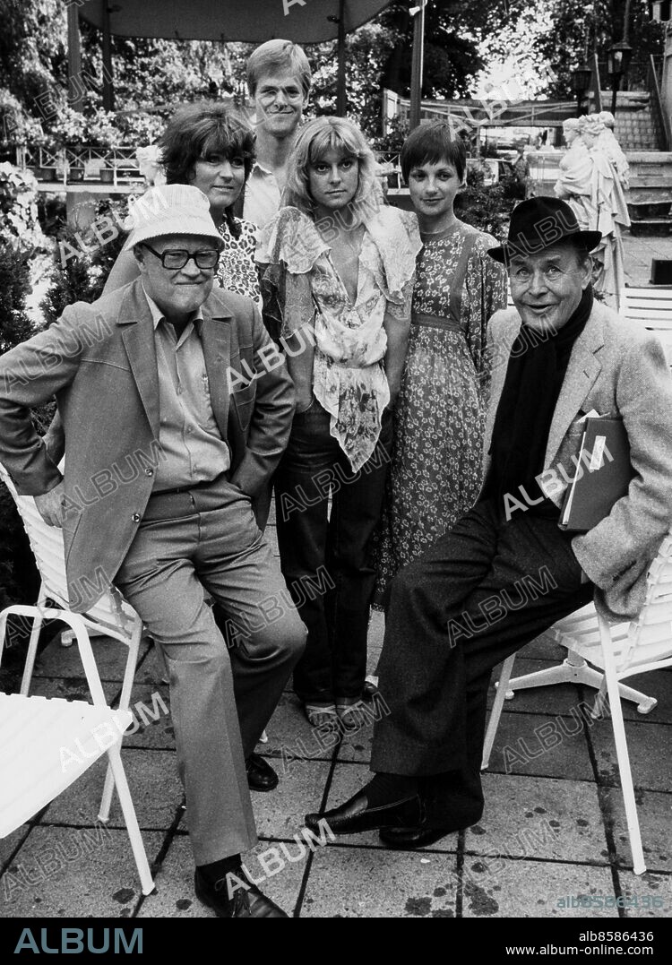 ARKIV-1981-08-18 . Povel Ramels "Minspiration" på Berns, i Stockholm. Medverkande fr.v Povel Ramel, Birgitta Andersson, Jan Modin, Grynet Molvig, Birgit Carlstén och regissör Hasse Ekman. Foto: Olle Lindeborg Kod: 190 . COPYRIGHT SCANPIX SWEDEN.