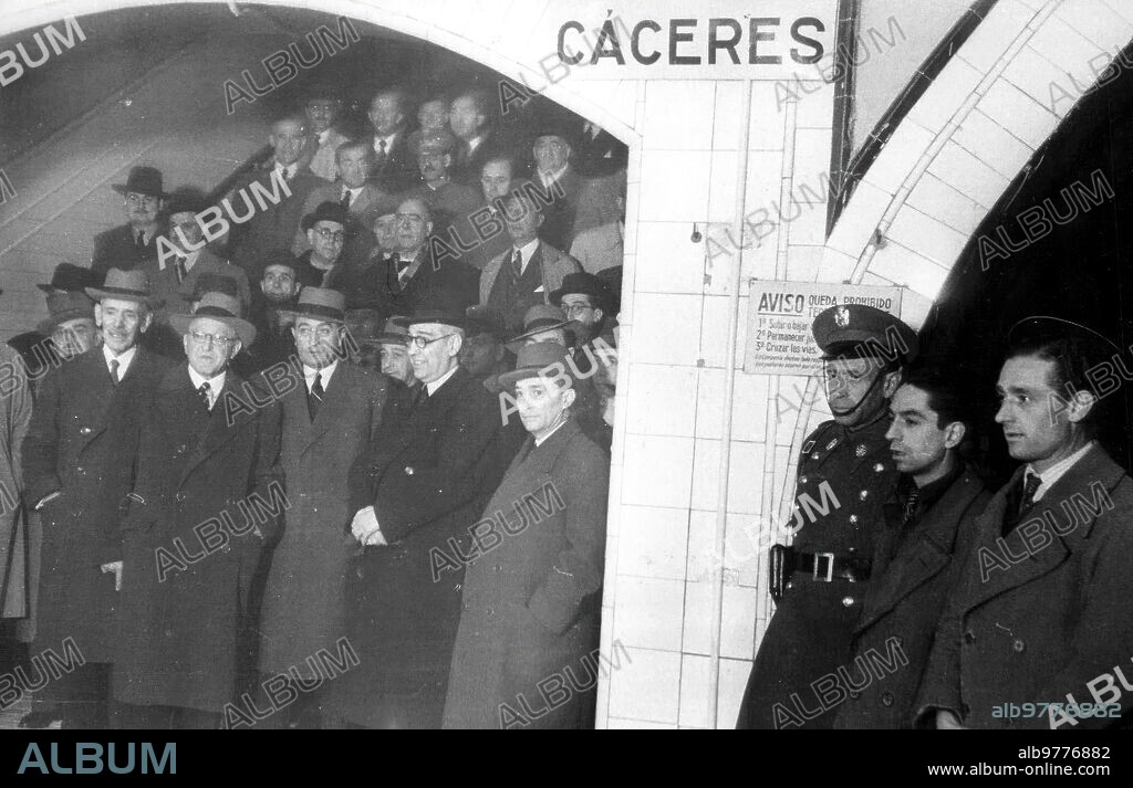 Madrid, 25/03/1949. Inauguración del nuevo trayecto del metro Embajadores- Delicias, correspondiente a la línea 3, que parte de Arguelles. Asistieron al acto el alcalde, señor Moreno Torres; el presidente del Consejo de Administración de Ferrocarriles, Conde de Guadalorce; el director de la Compañía Metropolitano de Madrid, Don Miguel Otamendi, y otras personalidades. Las nuevas estaciones, de Palos de Moguer y Delicias, se abrían ese día al público.